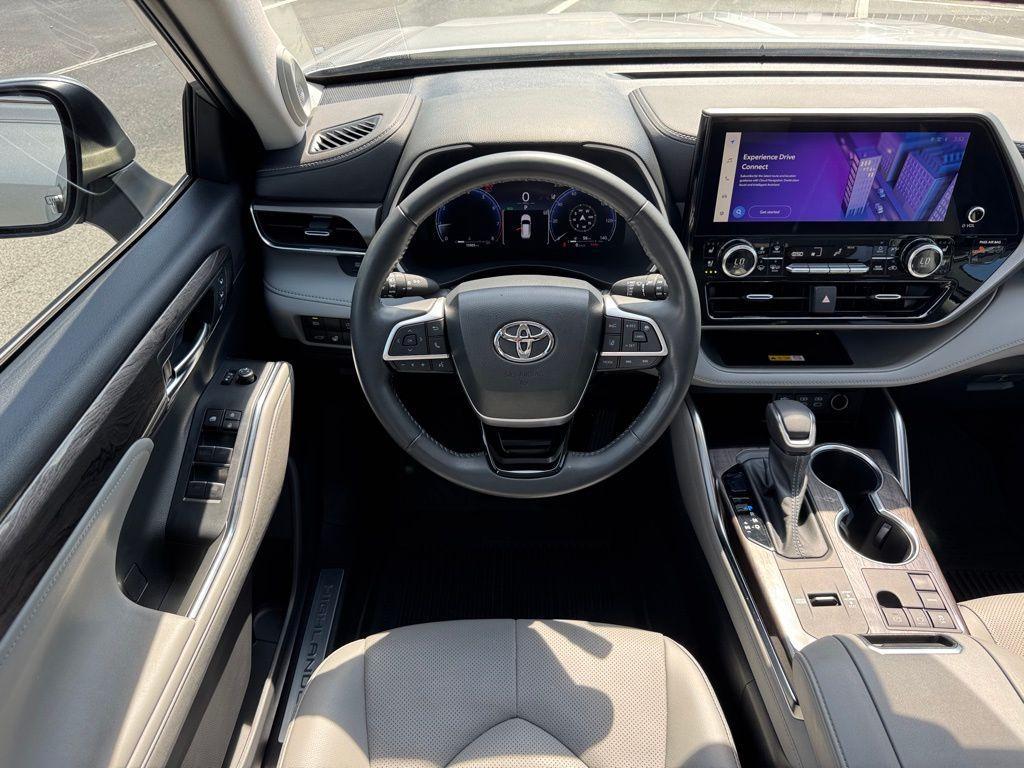 used 2023 Toyota Highlander car, priced at $41,500