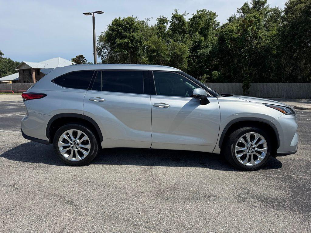used 2023 Toyota Highlander car, priced at $41,500