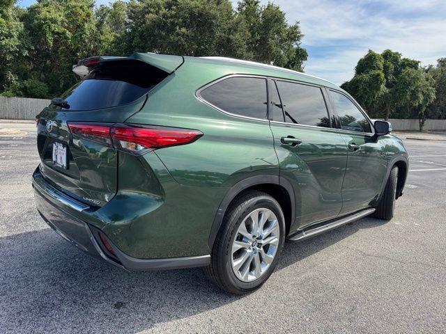 used 2023 Toyota Highlander car, priced at $39,900