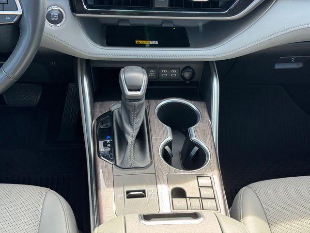 used 2023 Toyota Highlander car, priced at $39,900