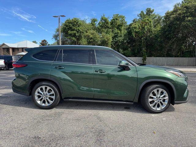 used 2023 Toyota Highlander car, priced at $39,900