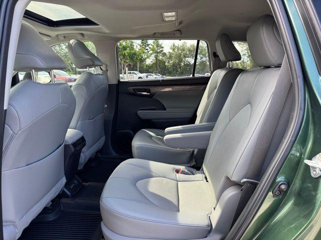 used 2023 Toyota Highlander car, priced at $39,900