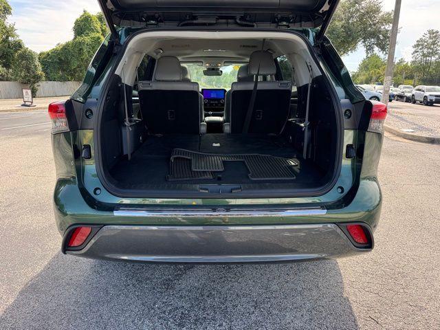 used 2023 Toyota Highlander car, priced at $39,900