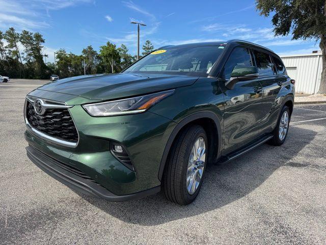 used 2023 Toyota Highlander car, priced at $39,900