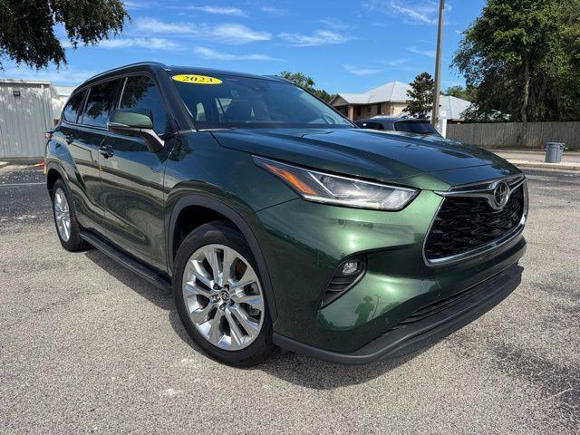 used 2023 Toyota Highlander car, priced at $39,900