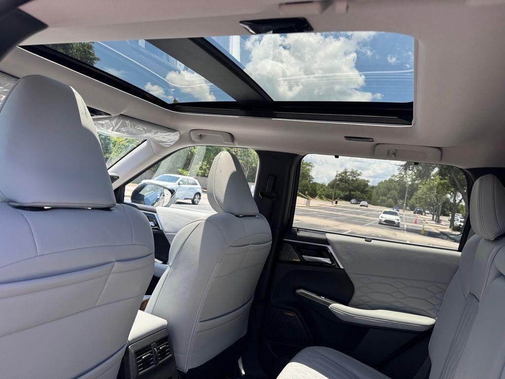 new 2025 Mitsubishi Outlander car, priced at $45,290