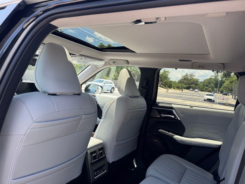 new 2025 Mitsubishi Outlander car, priced at $45,290