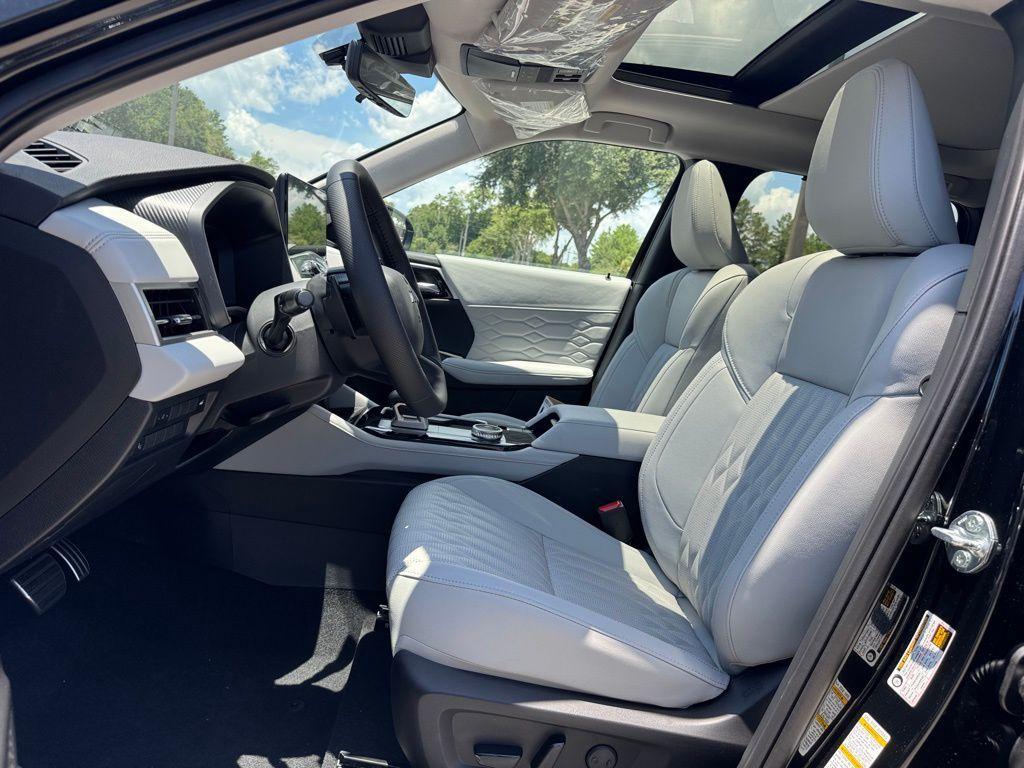 new 2025 Mitsubishi Outlander car, priced at $45,290