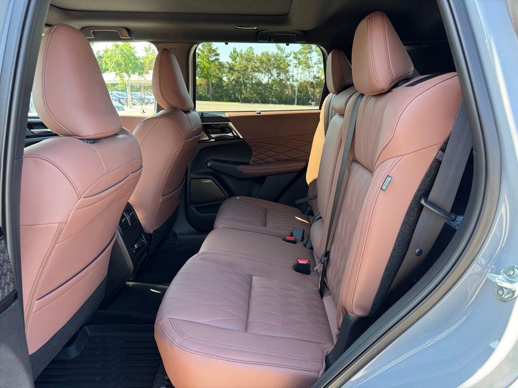 new 2025 Mitsubishi Outlander car, priced at $43,645