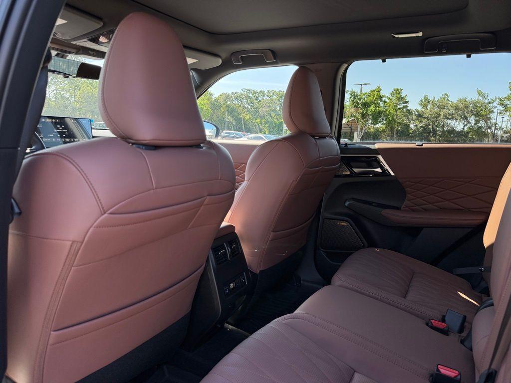 new 2025 Mitsubishi Outlander car, priced at $43,645