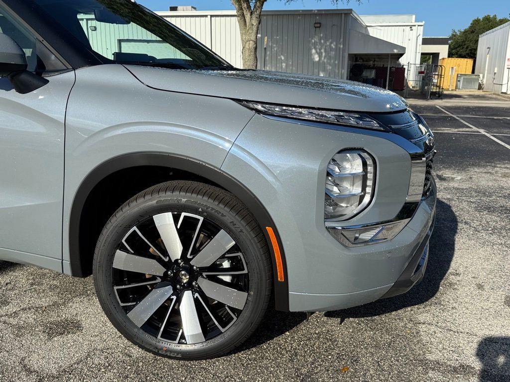 new 2025 Mitsubishi Outlander car, priced at $44,945