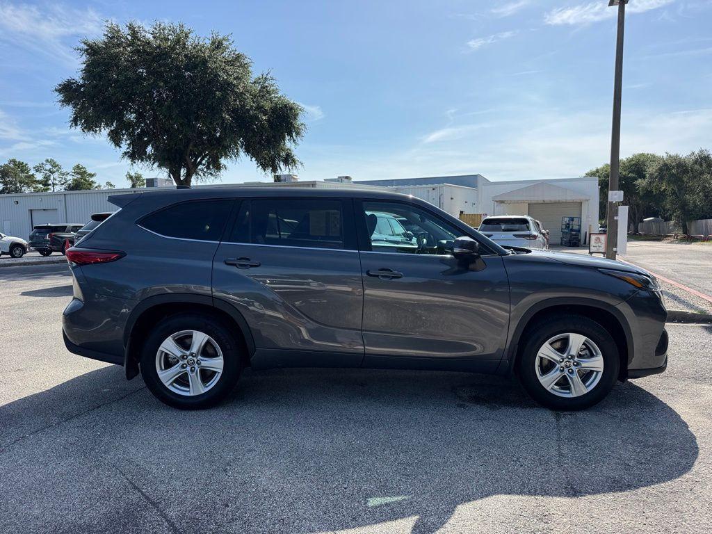used 2023 Toyota Highlander car, priced at $34,700
