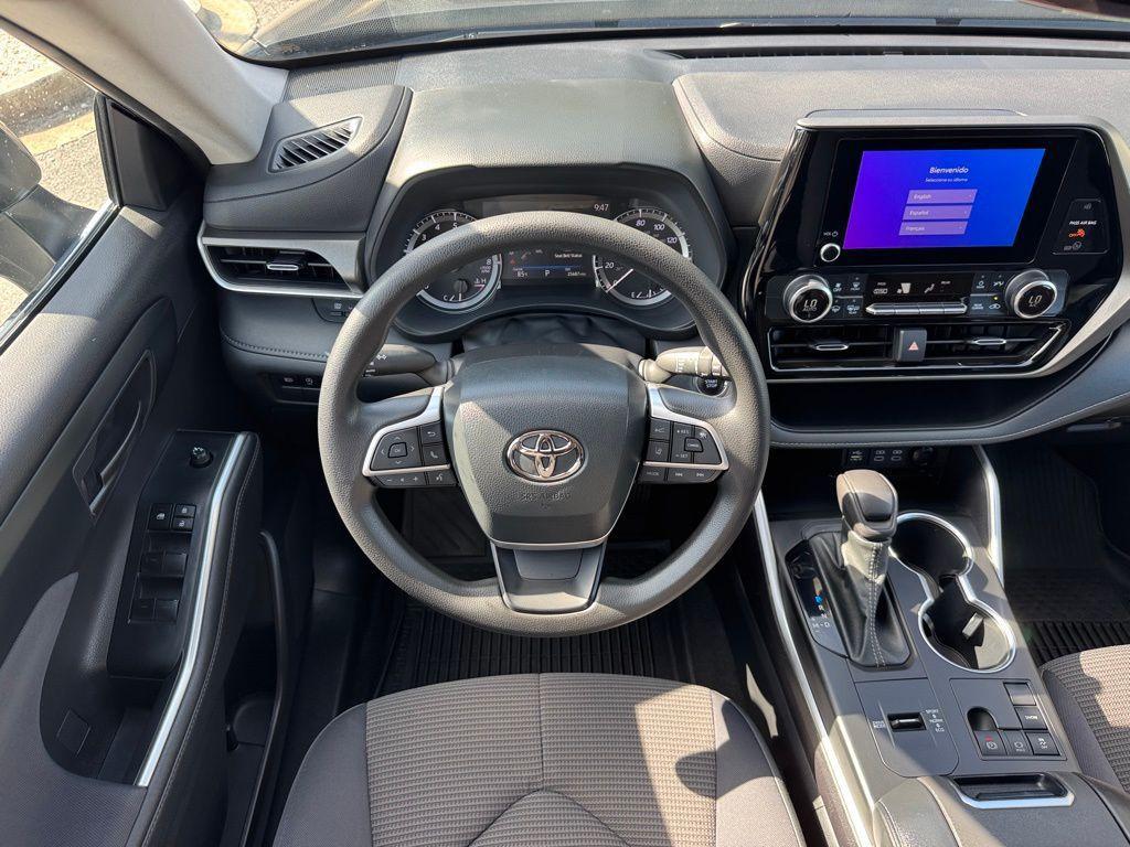 used 2023 Toyota Highlander car, priced at $34,700