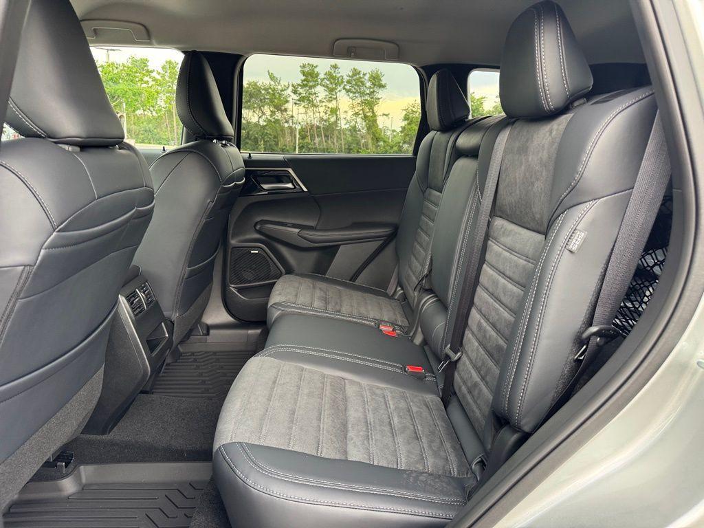 new 2025 Mitsubishi Outlander car, priced at $35,190