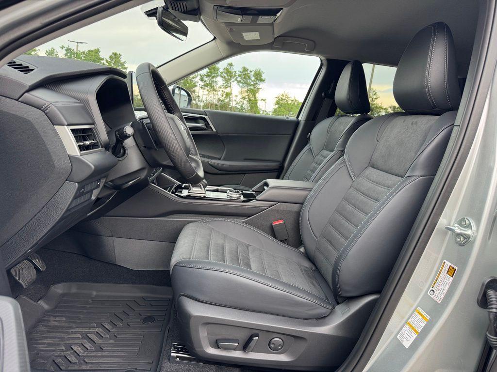 new 2025 Mitsubishi Outlander car, priced at $35,190