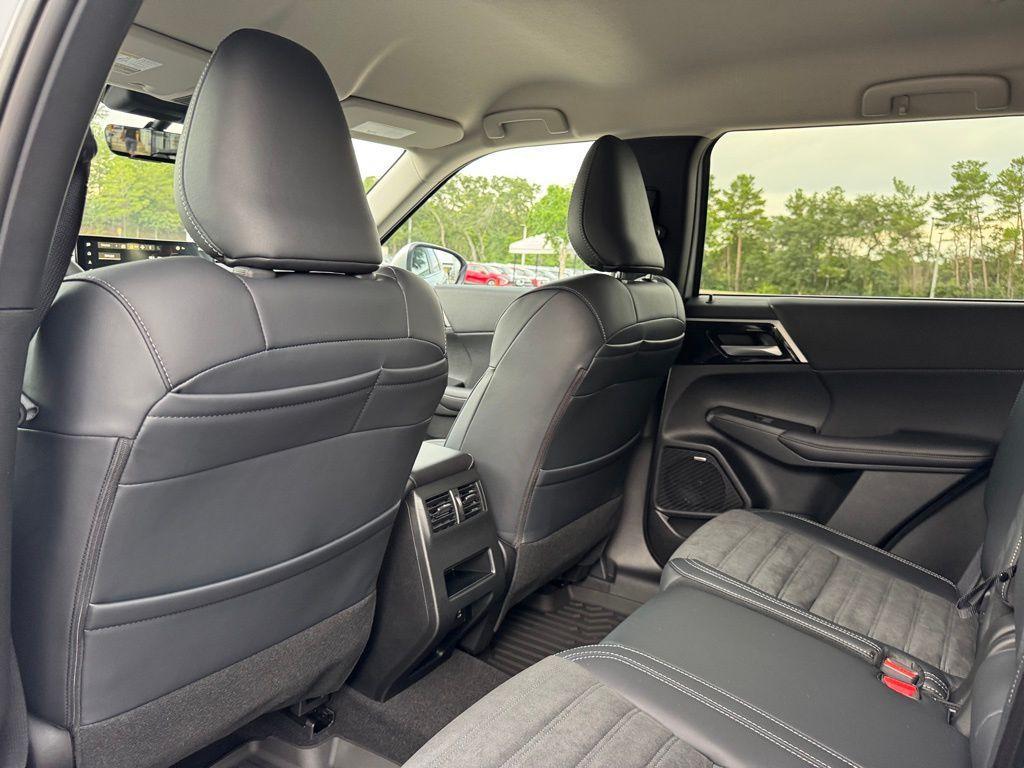 new 2025 Mitsubishi Outlander car, priced at $35,190