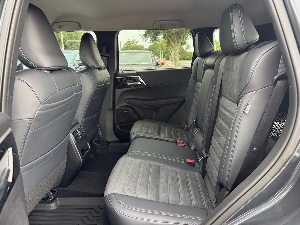 new 2025 Mitsubishi Outlander car, priced at $36,190