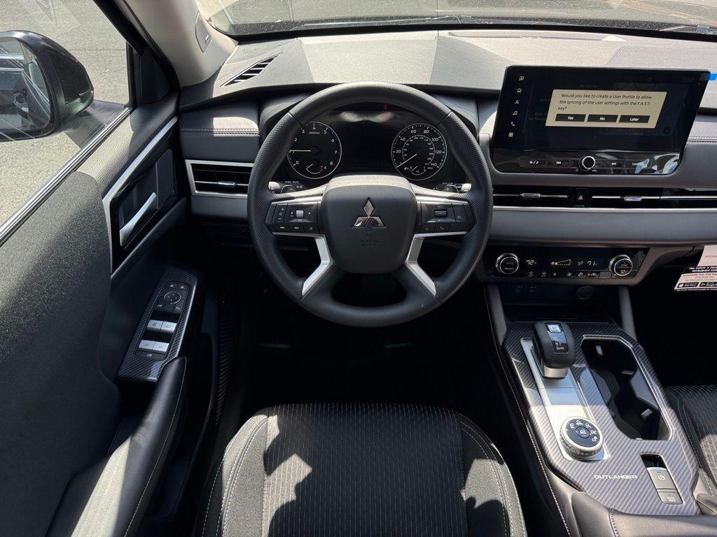 new 2025 Mitsubishi Outlander car, priced at $27,818