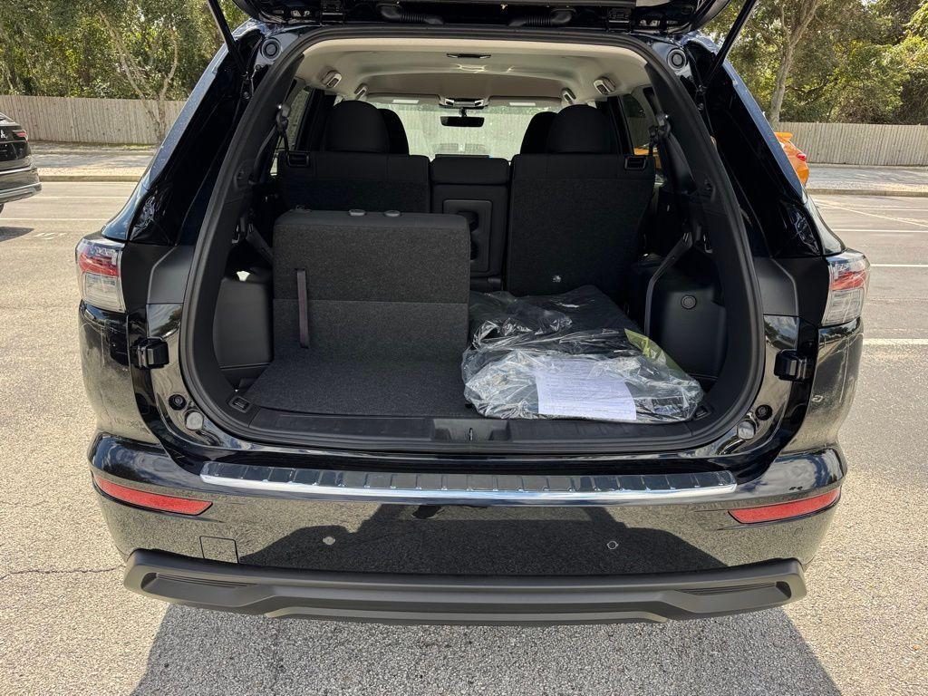 new 2025 Mitsubishi Outlander car, priced at $27,818