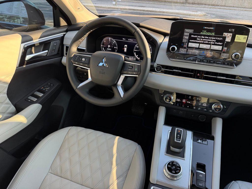 new 2025 Mitsubishi Outlander PHEV car