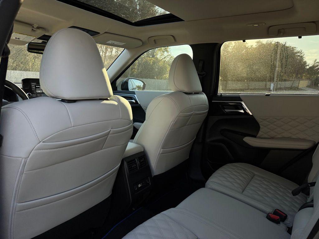 new 2025 Mitsubishi Outlander PHEV car