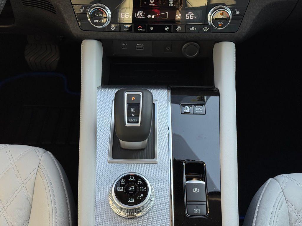 new 2025 Mitsubishi Outlander PHEV car