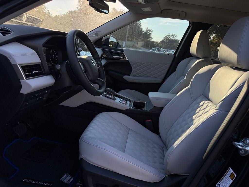 new 2025 Mitsubishi Outlander PHEV car