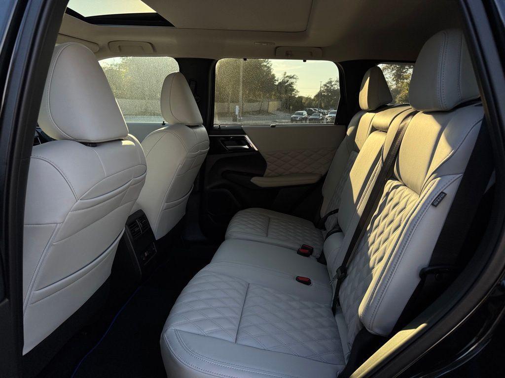 new 2025 Mitsubishi Outlander PHEV car