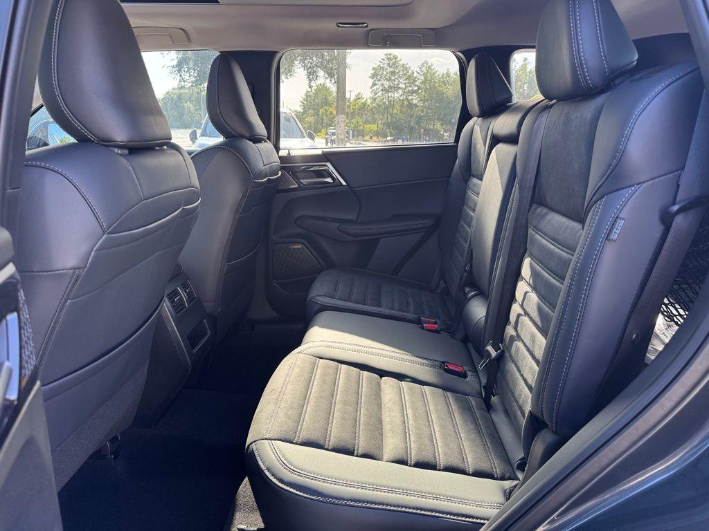 new 2025 Mitsubishi Outlander car, priced at $39,295