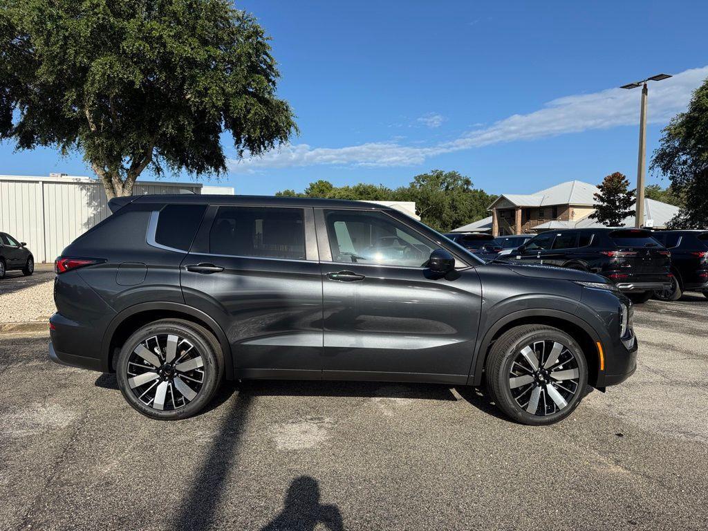 new 2025 Mitsubishi Outlander car, priced at $39,295