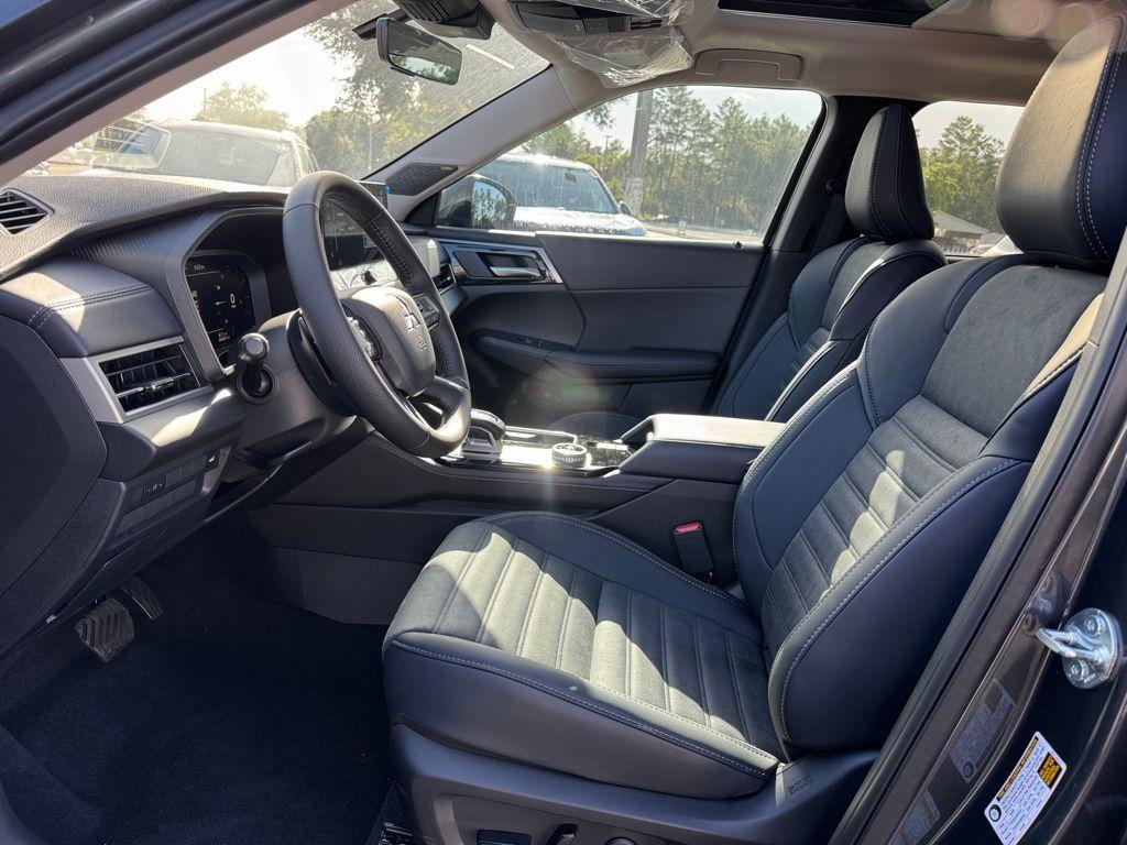new 2025 Mitsubishi Outlander car, priced at $39,295