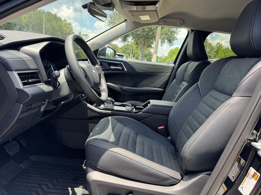 new 2025 Mitsubishi Outlander car, priced at $36,205