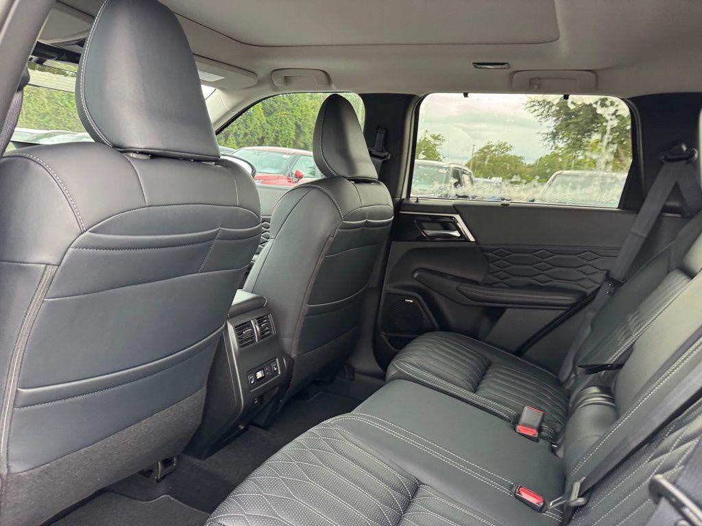 new 2025 Mitsubishi Outlander car, priced at $41,345
