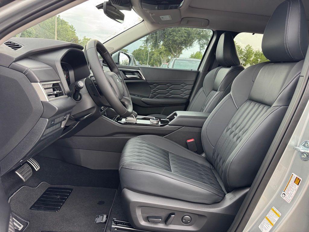 new 2025 Mitsubishi Outlander car, priced at $41,345