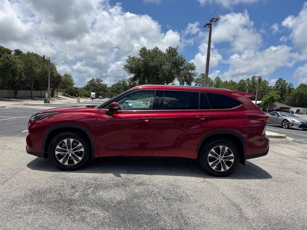 used 2021 Toyota Highlander car, priced at $33,500