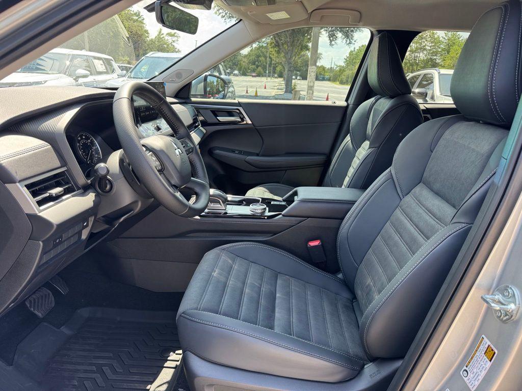 new 2025 Mitsubishi Outlander car, priced at $36,105