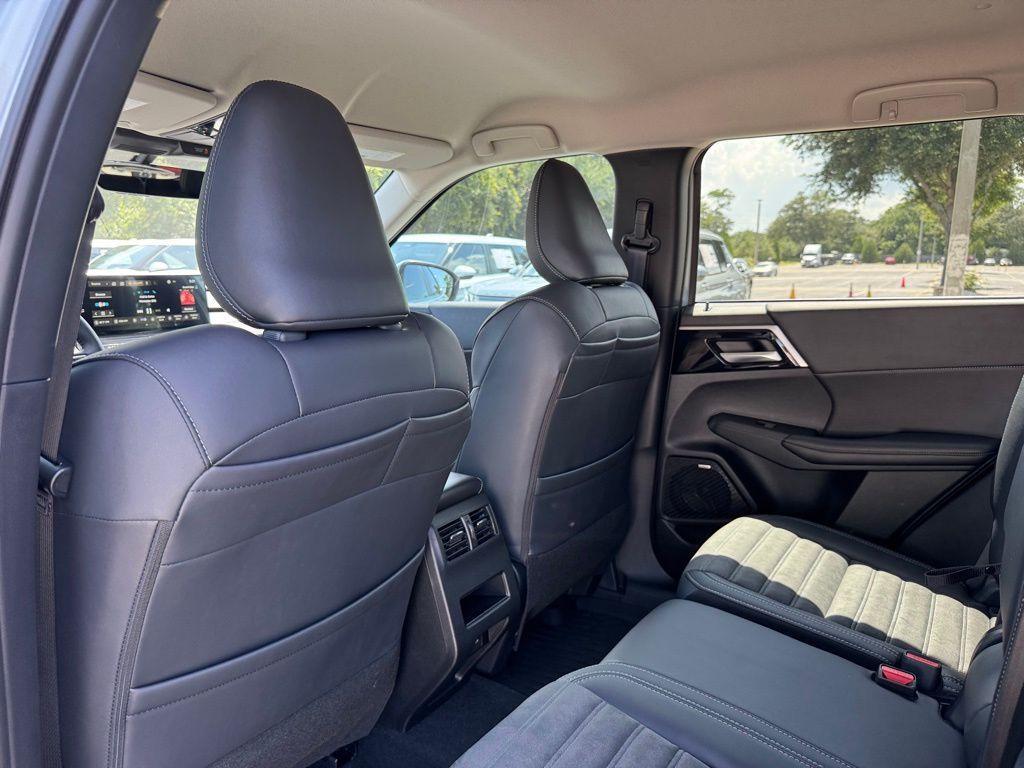 new 2025 Mitsubishi Outlander car, priced at $36,105