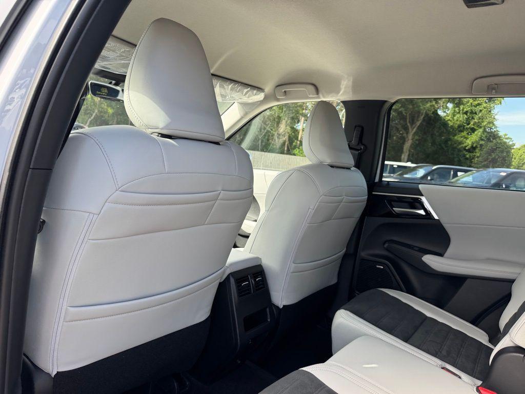 new 2025 Mitsubishi Outlander car, priced at $36,700
