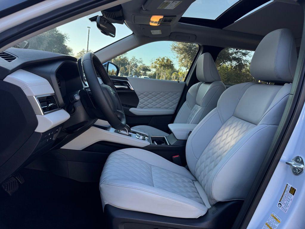 new 2025 Mitsubishi Outlander PHEV car