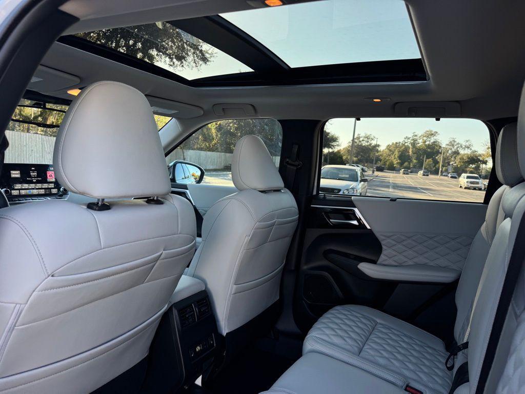 new 2025 Mitsubishi Outlander PHEV car