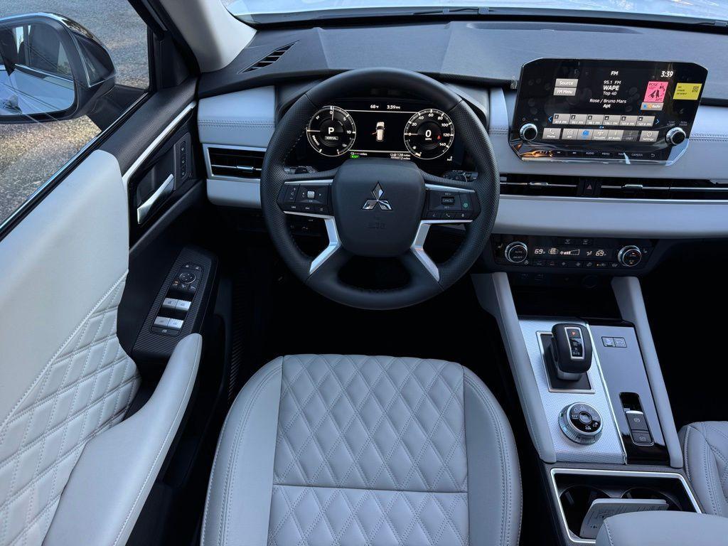 new 2025 Mitsubishi Outlander PHEV car