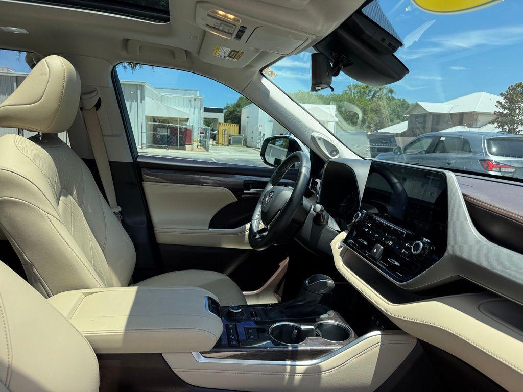 used 2021 Toyota Highlander car, priced at $42,300