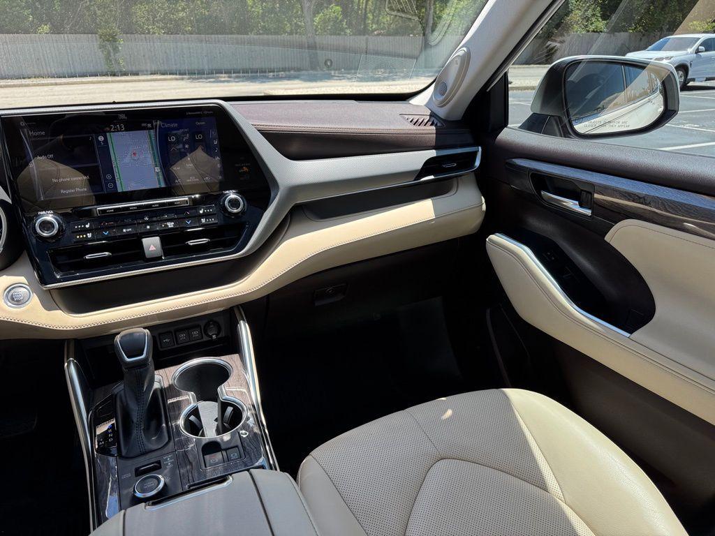 used 2021 Toyota Highlander car, priced at $42,300