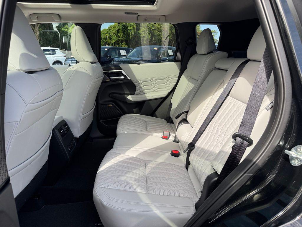 new 2025 Mitsubishi Outlander car, priced at $46,590