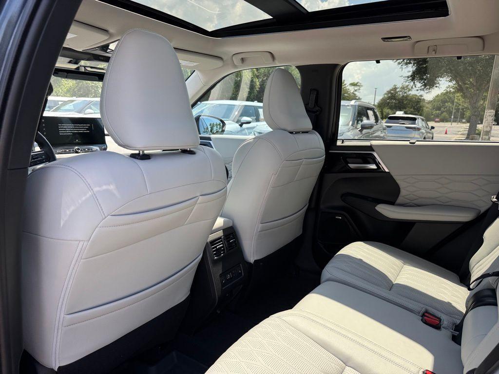 new 2025 Mitsubishi Outlander car, priced at $34,905