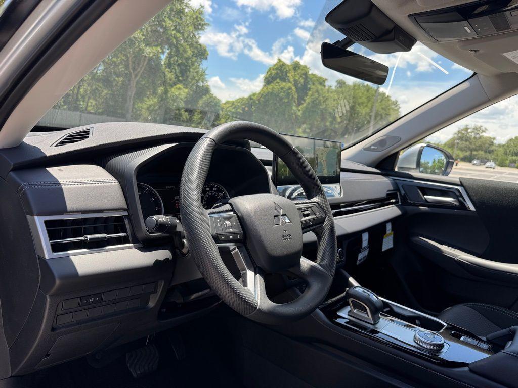 new 2025 Mitsubishi Outlander car, priced at $32,235