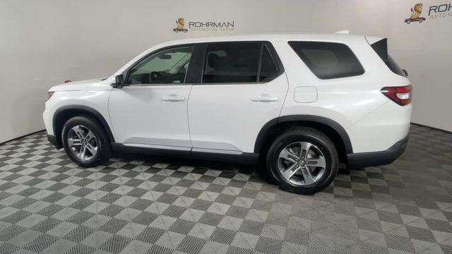 new 2025 Honda Pilot car, priced at $45,250