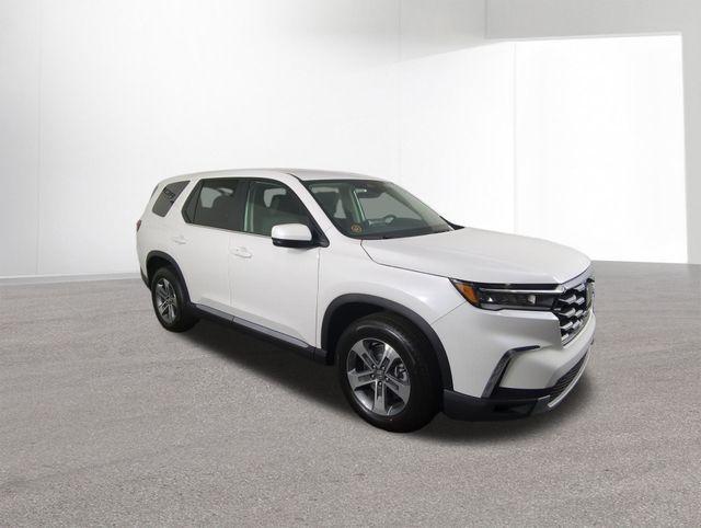 new 2025 Honda Pilot car, priced at $45,342