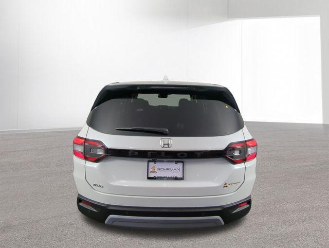 new 2025 Honda Pilot car, priced at $45,342