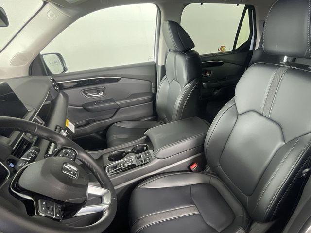 new 2025 Honda Pilot car, priced at $46,875